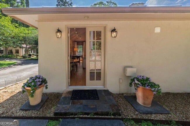 Building Photo - 2538 Parkside Dr NE