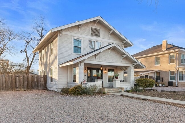 Photo - 915 N Center St