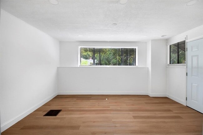 Photo - 1024 E Crenshaw St