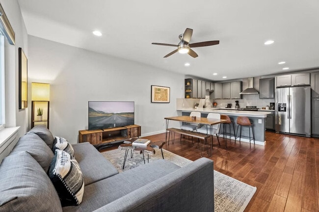 Building Photo - 2015 Rabb Glen St Unit ID1254581P