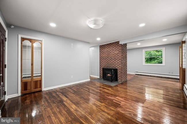 Photo - 25 Pennsbury Way E