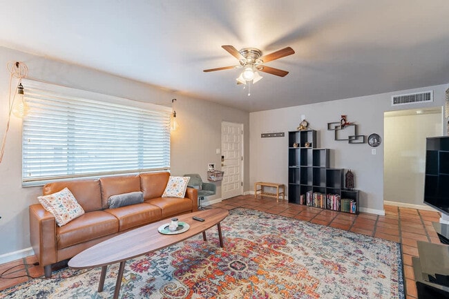 Photo - 523 W 19th St Unit SI ID1570255P