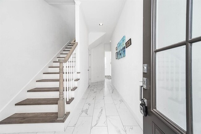 Photo - 2103 Naomi St