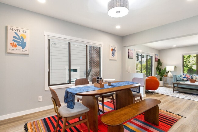 Photo - 4042 1st Ave NE Unit SI ID1341973P