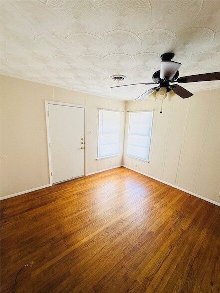 Photo - 1719 Andrew St