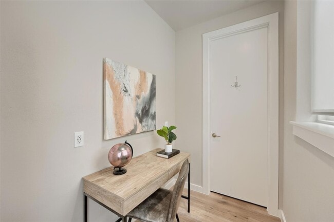 Photo - 2301 Bluebonnet Ln Unit 4