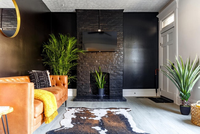 Building Photo - 313 W 4th Ave Unit ID1265628P