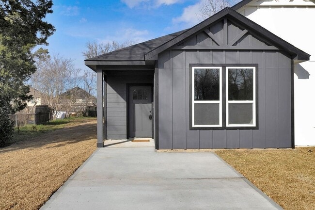 Photo - 106 Runnels St