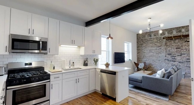 Suite 302 - Pilsen CoLiving