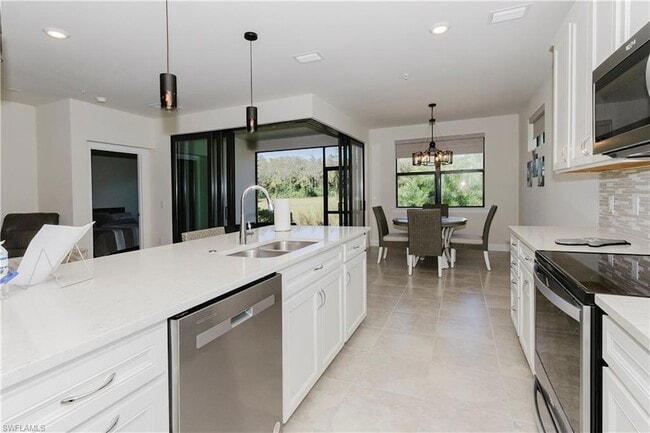 Photo - 5697 Mayflower Way