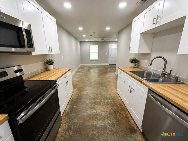 Photo - 661 W Austin St Unit Q