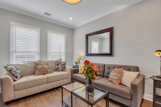 Photo - 305 Alice St Unit ID1244804P