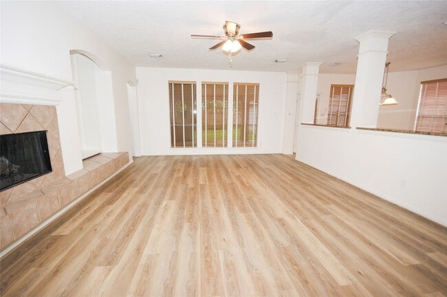 Photo - 310 Watercrest Harbor Ln