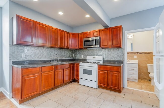 Photo - 396 Union St