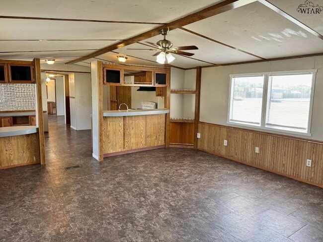 Photo - 314 W 6th St