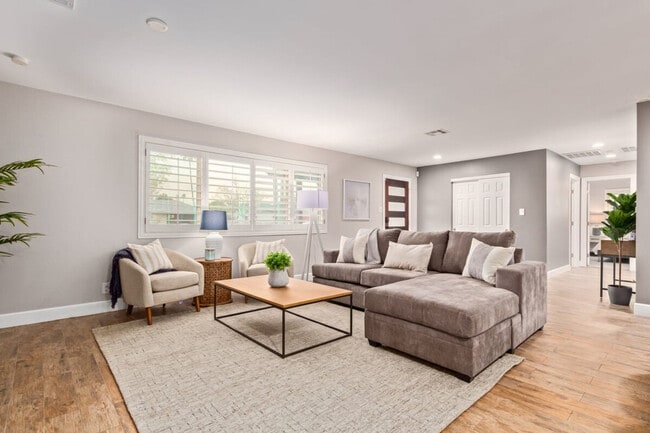 Building Photo - 8102 E Wilshire Dr Unit SI ID1558701P