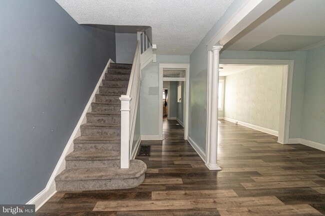 Photo - 409 Edgewood St