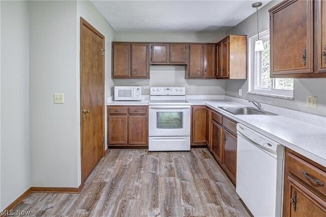 Photo - 21002 Lunn Rd