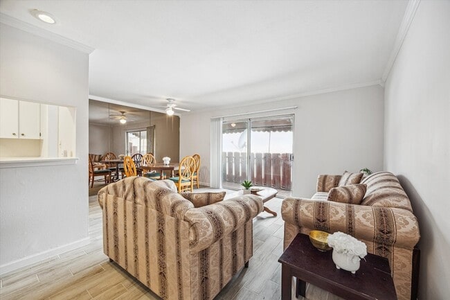 Building Photo - 2824 Briarhurst Dr Unit 30