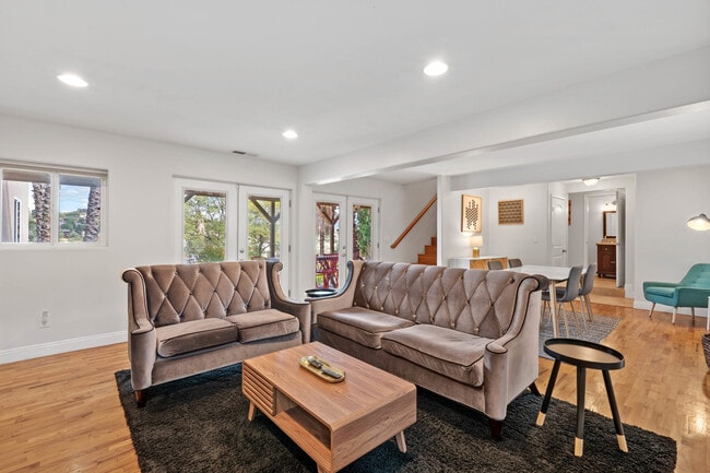 Building Photo - 4223 Woodland Dr Unit ID1024475P