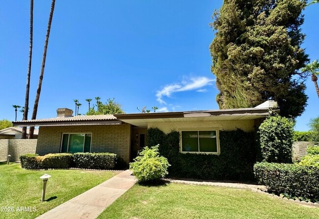 Photo - 4800 N 68th St