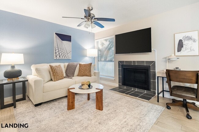 Building Photo - 711 Brentford Pl Unit 115