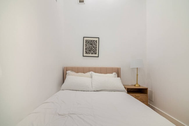 Photo - 19 St Marks Pl Unit SI FL1-ID1495801P