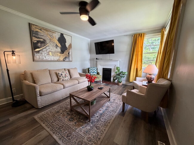 Building Photo - 201 E Alden Ave Unit SI ID1628644P