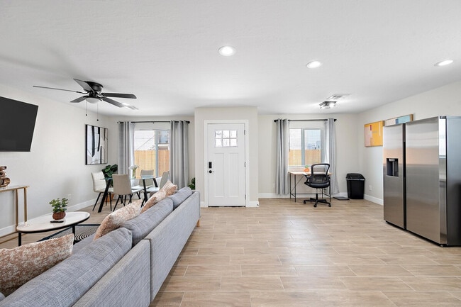 Photo - 1732 E Elwood St Unit ID1244308P