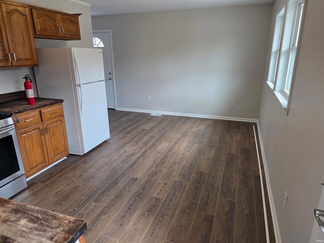 Photo - 1523 W 8th St