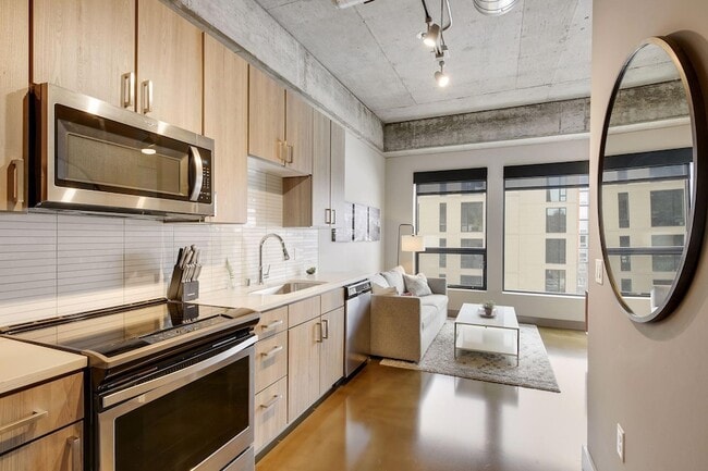 Building Photo - 728 N 3rd St