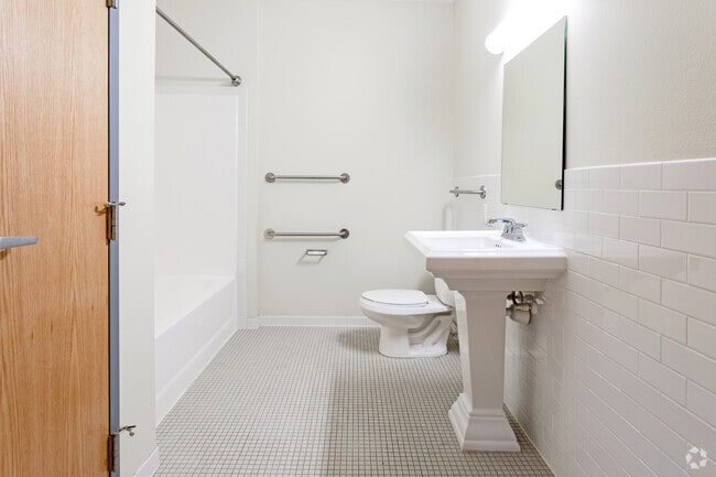 2BR, 2BA - 998 SF - Stone Arch I