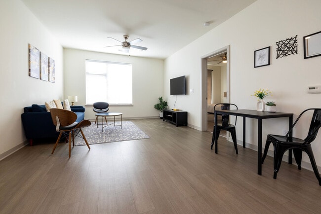 Photo - 633 E Main St Unit ID1014628P