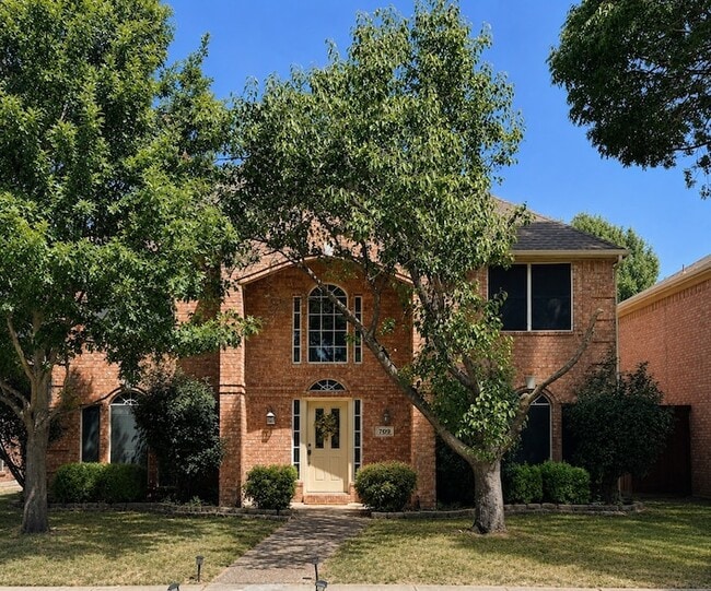 Building Photo - 709 Ridgemont Dr
