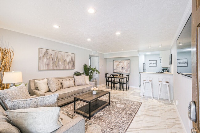 Building Photo - 2507 Montrose Blvd Unit ID1316395P