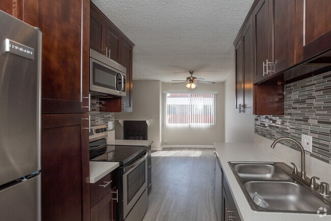 1BR, 1BA - 860 SF - The Astaire