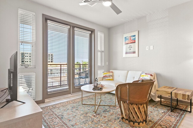 Building Photo - 400 N 2nd Ave Unit ID1014570P