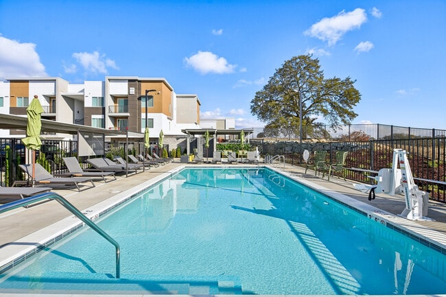 Building Photo - Verdell Pointe