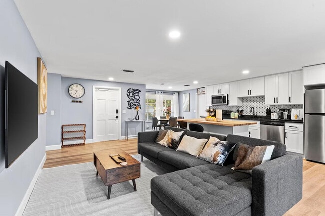 Building Photo - 6507 N 30th St Unit ID1286438P