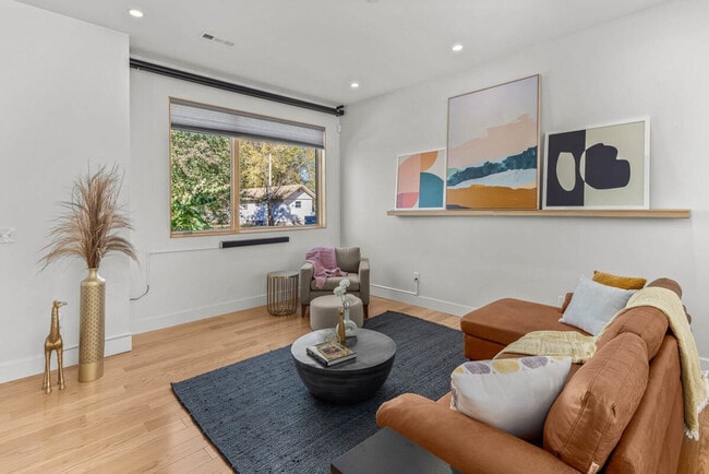 Photo - 707 SE A St Unit ID1241300P