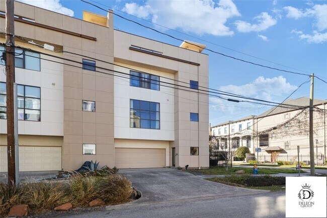 Photo - 1223 Studer St