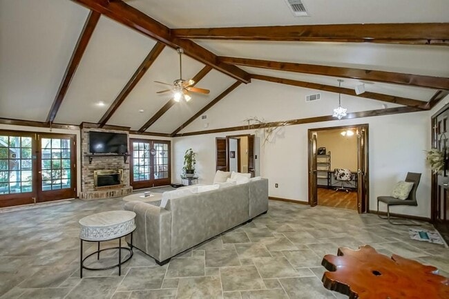 Photo - 131 Kingston Dr