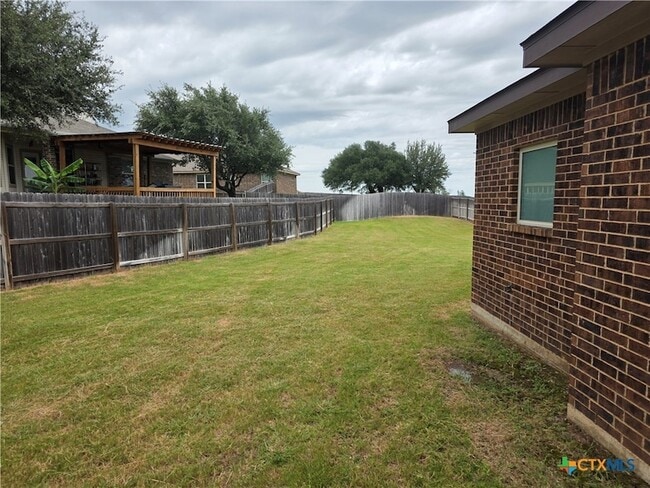 Photo - 1713 Risen Star Ln