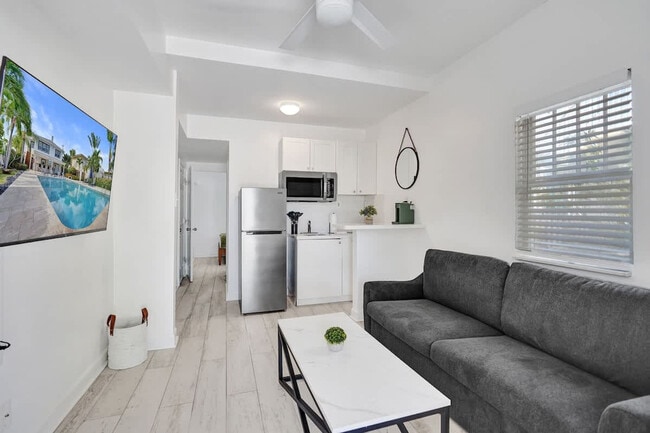 Building Photo - 901 N Federal Hwy Unit SI ID1504087P