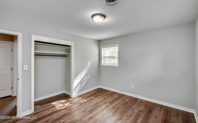 Photo - 823 Dunton Rd