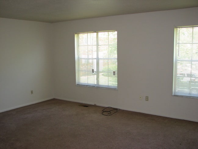 Photo - Woodknoll Townhomes