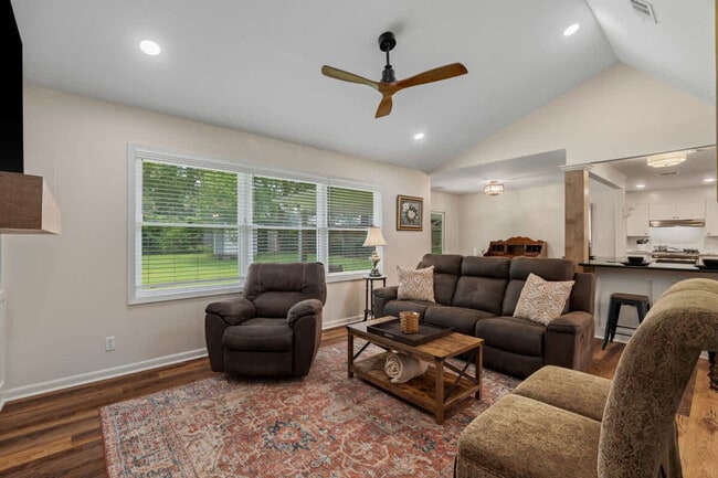 Photo - 608 S 21st Ave Unit ID1331003P