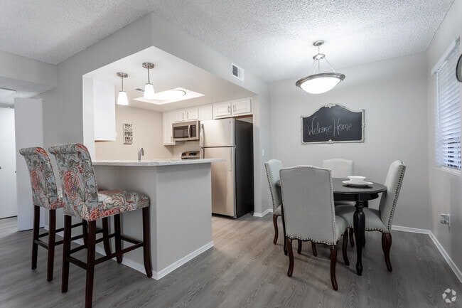 2BR, 2BA - 1,000 SF - Starrview at Starr Pass Apartment Homes