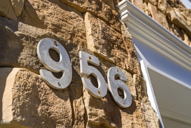 Photo - 956 Shining Wire Way