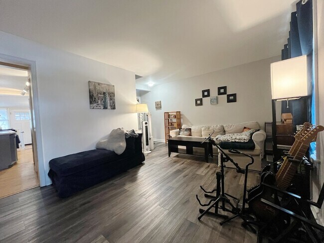 Photo - 2950 Des Plaines Ave